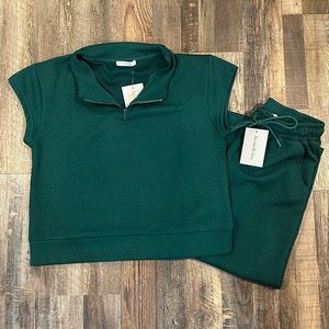 Green set with cropped wide leg pants!